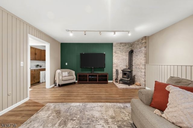 97 Beacon Hill Rd, Washington Twp., NJ 07830
