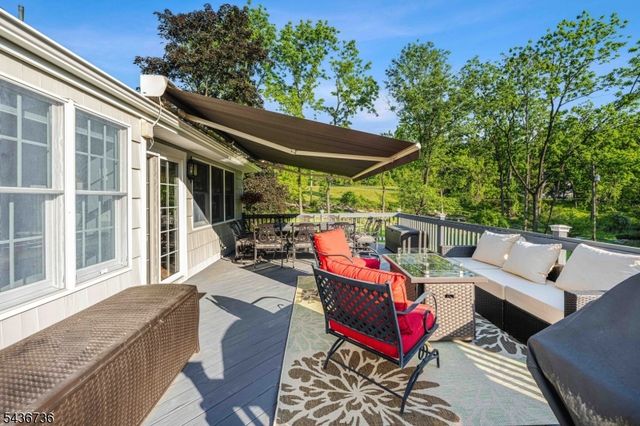 97 Beacon Hill Rd, Washington Twp., NJ 07830