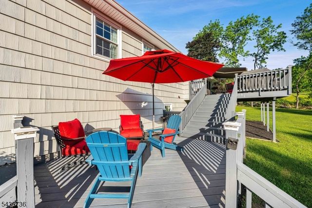 97 Beacon Hill Rd, Washington Twp., NJ 07830