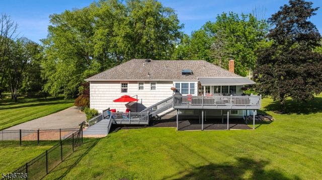 97 Beacon Hill Rd, Washington Twp., NJ 07830