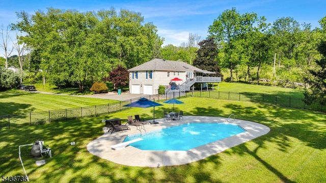 97 Beacon Hill Rd, Washington Twp., NJ 07830