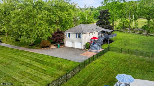 97 Beacon Hill Rd, Washington Twp., NJ 07830