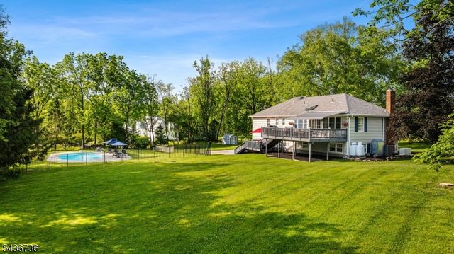97 Beacon Hill Rd, Washington Twp., NJ 07830