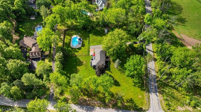 97 Beacon Hill Rd, Washington Twp., NJ 07830