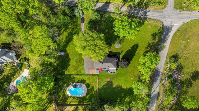97 Beacon Hill Rd, Washington Twp., NJ 07830