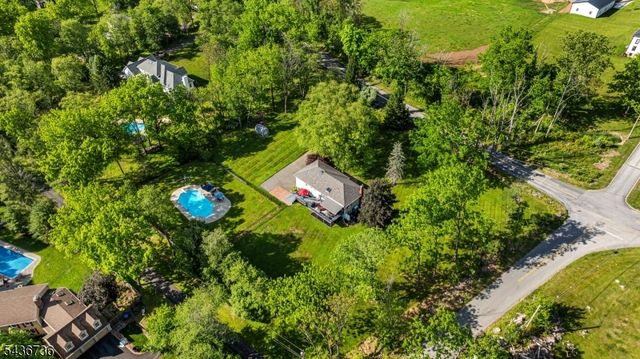 97 Beacon Hill Rd, Washington Twp., NJ 07830