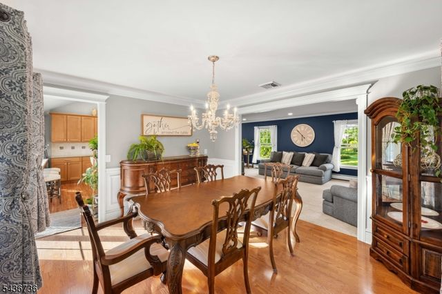 97 Beacon Hill Rd, Washington Twp., NJ 07830