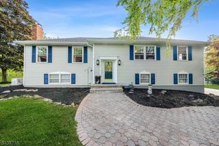 97 Beacon Hill Rd, Washington Twp., NJ 07830