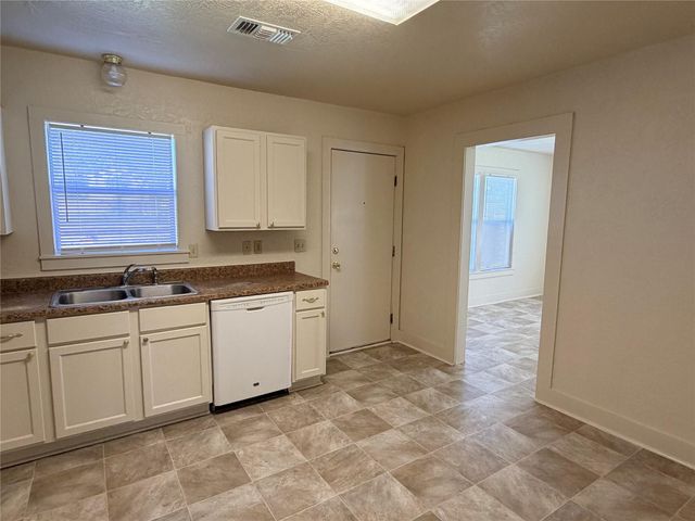 500 W Third Street, Brenham, TX 77833