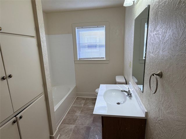 500 W Third Street, Brenham, TX 77833