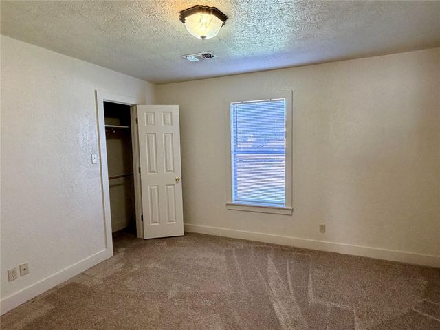 500 W Third Street, Brenham, TX 77833