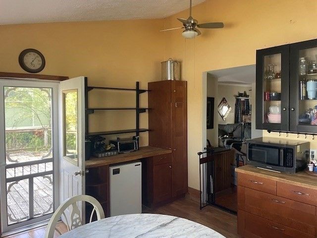 2 Oscar St, Holyoke, MA 01040