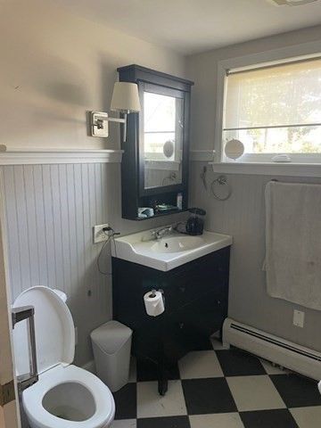 2 Oscar St, Holyoke, MA 01040