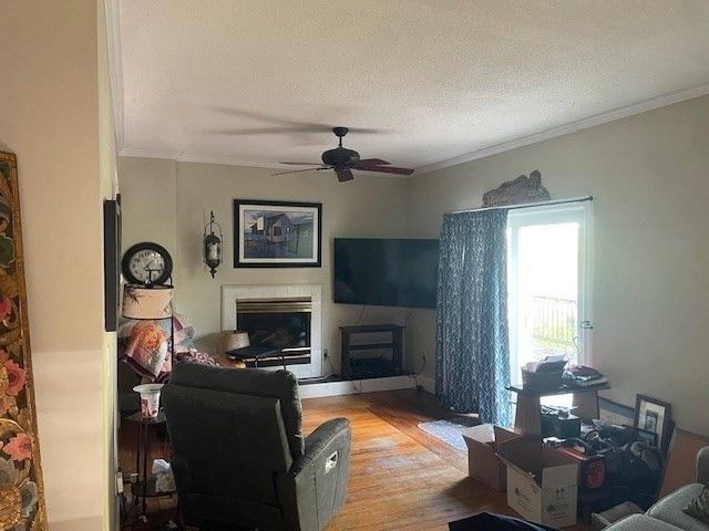 2 Oscar St, Holyoke, MA 01040