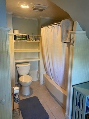 2 Oscar St, Holyoke, MA 01040