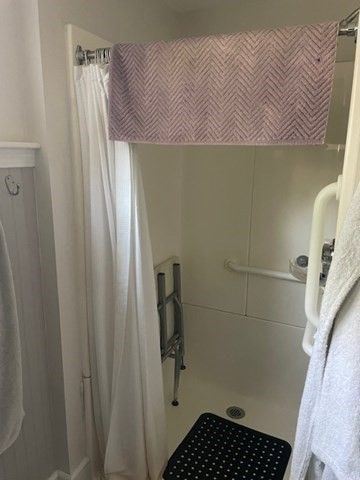 2 Oscar St, Holyoke, MA 01040