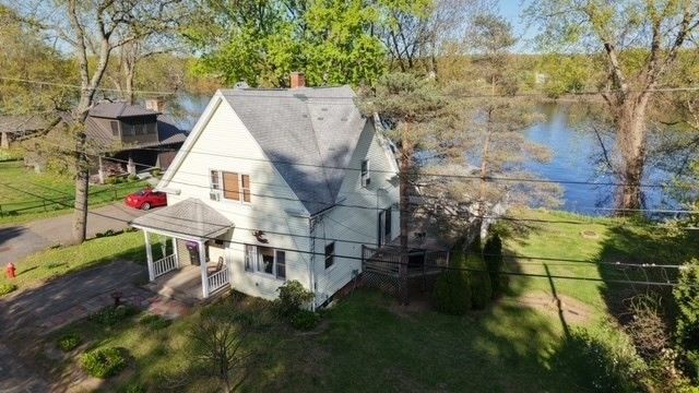 2 Oscar St, Holyoke, MA 01040