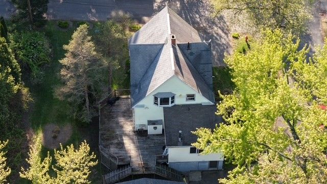 2 Oscar St, Holyoke, MA 01040