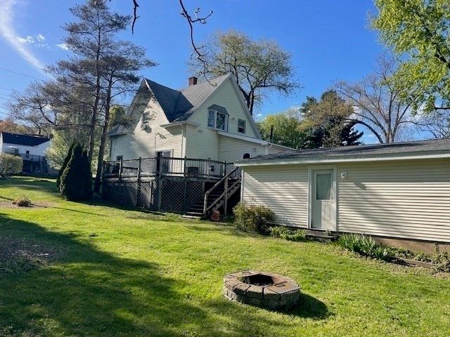 2 Oscar St, Holyoke, MA 01040