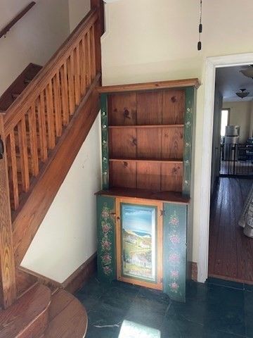 2 Oscar St, Holyoke, MA 01040