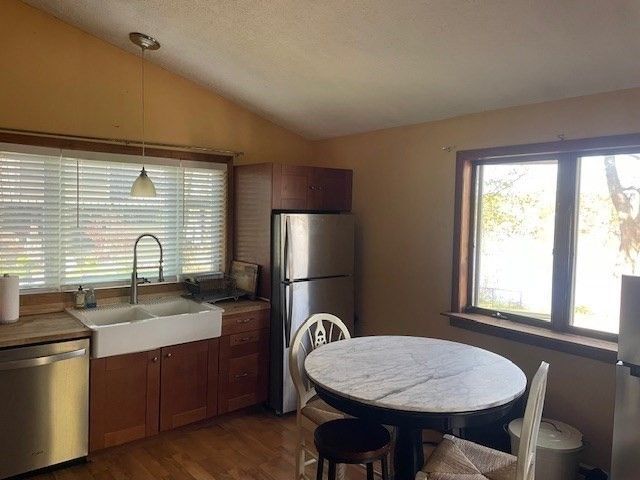 2 Oscar St, Holyoke, MA 01040
