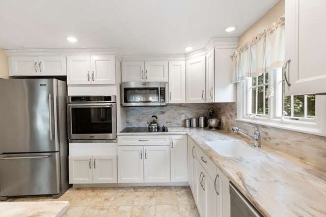 9 Graystone Drive, Danvers, MA 01923
