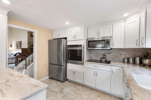 9 Graystone Drive, Danvers, MA 01923