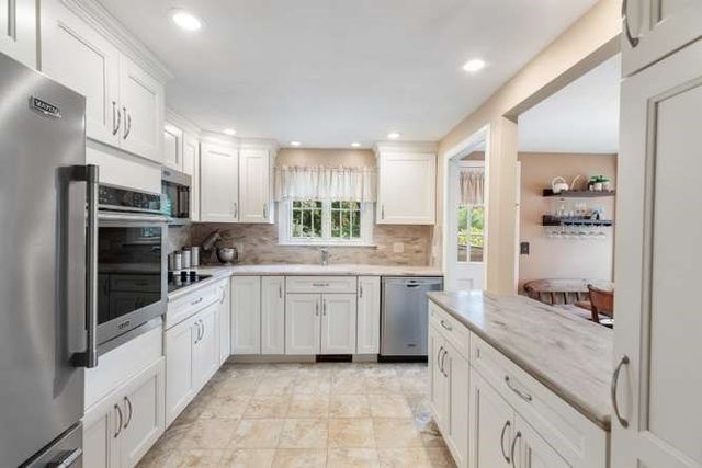 9 Graystone Drive, Danvers, MA 01923