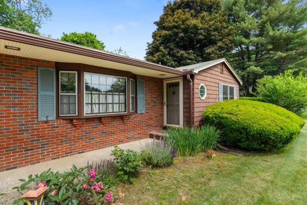 9 Graystone Drive, Danvers, MA 01923