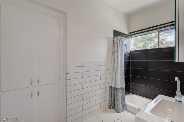 1995 Caballero Way, Las Vegas, NV 89169