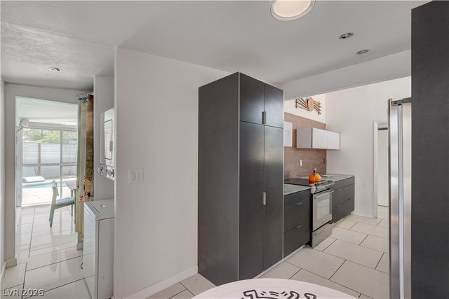 1995 Caballero Way, Las Vegas, NV 89169