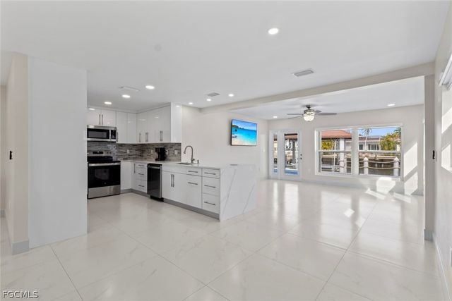 107 Albatross ST, Fort Myers Beach, FL 33931