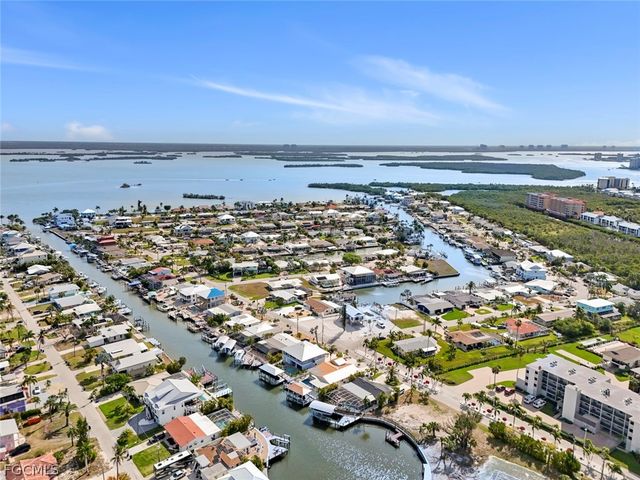 107 Albatross ST, Fort Myers Beach, FL 33931