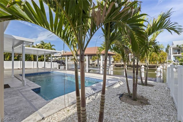 107 Albatross ST, Fort Myers Beach, FL 33931