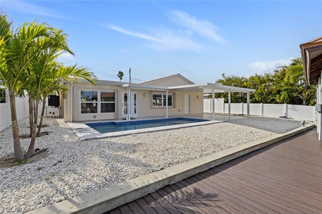 107 Albatross ST, Fort Myers Beach, FL 33931