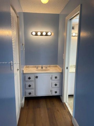 6020 NW 44th St 406, Lauderhill, FL 33319