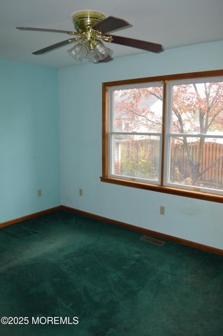 28 Spruce Street, Waretown, NJ 08758