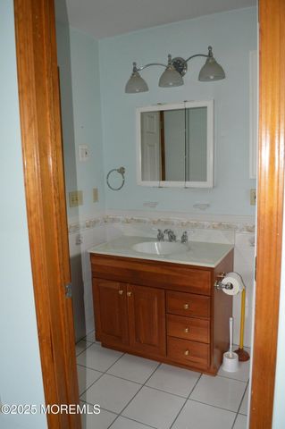 28 Spruce Street, Waretown, NJ 08758