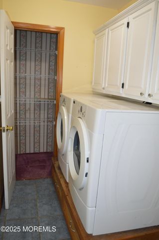 28 Spruce Street, Waretown, NJ 08758