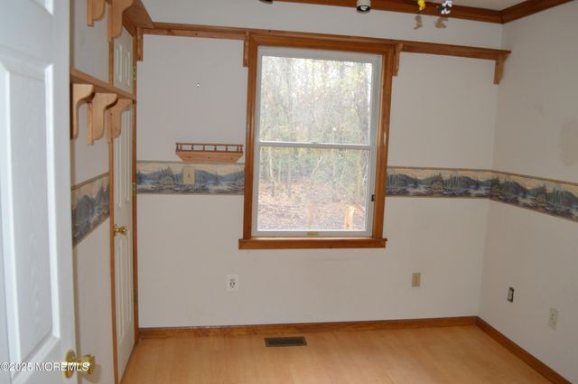 28 Spruce Street, Waretown, NJ 08758