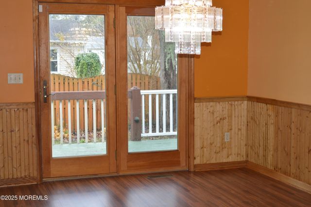 28 Spruce Street, Waretown, NJ 08758