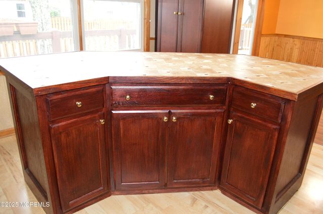 28 Spruce Street, Waretown, NJ 08758