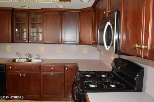 28 Spruce Street, Waretown, NJ 08758