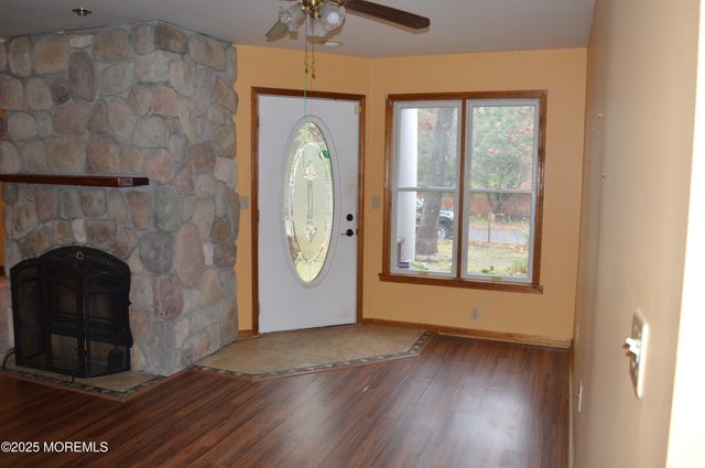 28 Spruce Street, Waretown, NJ 08758