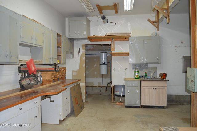 28 Spruce Street, Waretown, NJ 08758