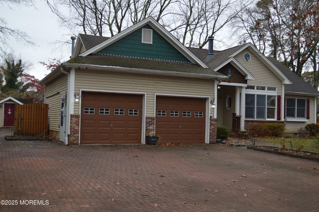 28 Spruce Street, Waretown, NJ 08758