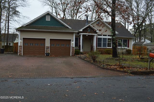 28 Spruce Street, Waretown, NJ 08758