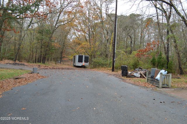 28 Spruce Street, Waretown, NJ 08758