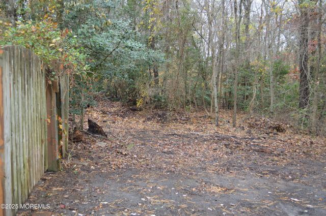 28 Spruce Street, Waretown, NJ 08758