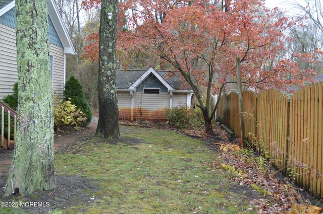 28 Spruce Street, Waretown, NJ 08758